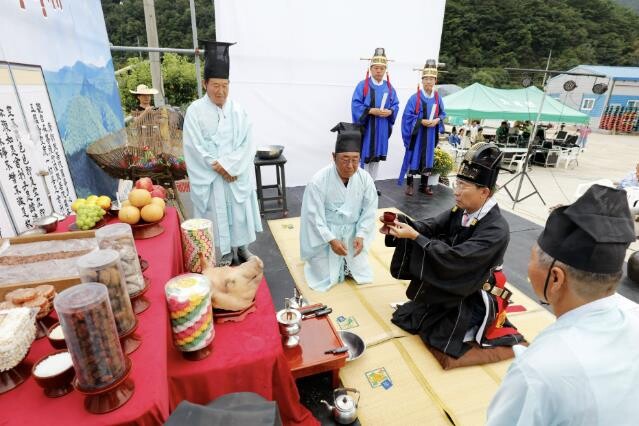장원봉 아래 피어난 이야기, 단양군 ...