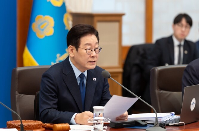 이재명 대통령 "경쟁력 강화 위한 각종 입법 절실…국익 우선 정치 부탁"