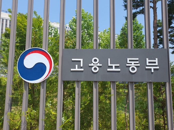 고용노동부 장관, 택배 물류센터 야간 불시점검