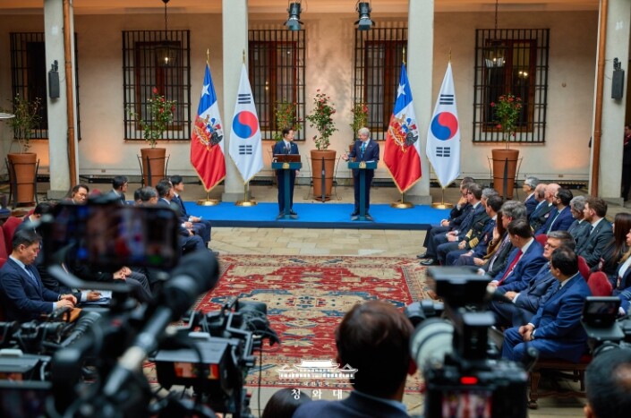 이재명 대통령 "한-칠레 FTA 개선…핵심광물 공급망 협력 더욱 강화"