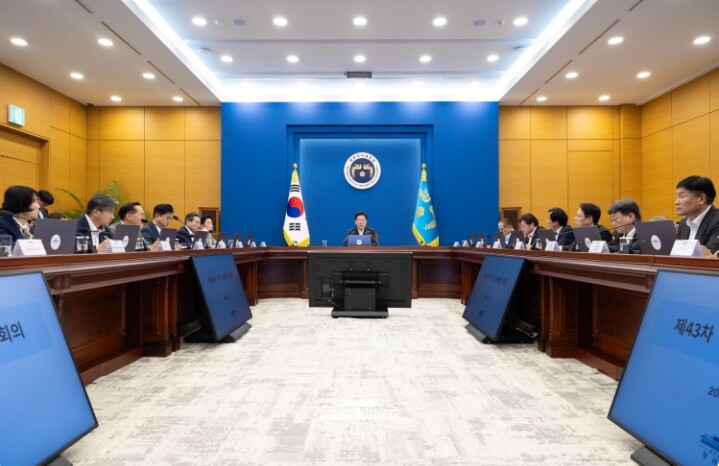 이 대통령 "부동산 문제 해결에 가용한 수단과 역량 집중 투입"