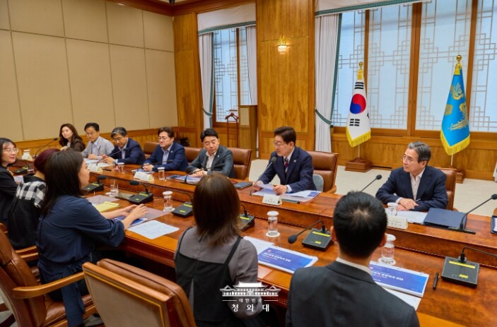 이재명 대통령, 청년정책 대전환을 위한 전문가 간담회 주재