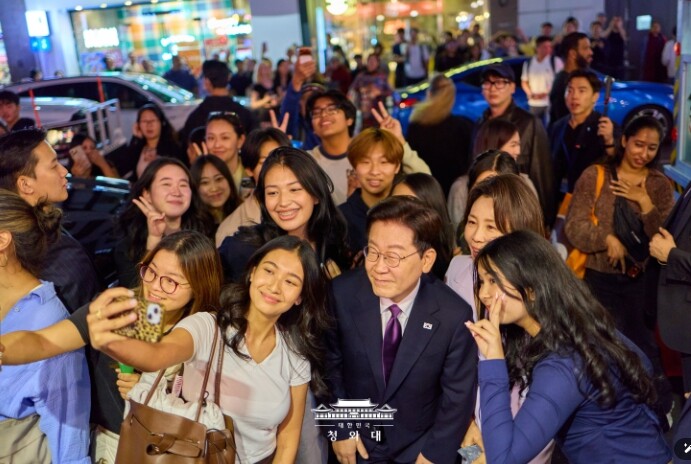 이재명 대통령 부부, 뉴욕 코리아타운 찾아 동포들과 추석 인사